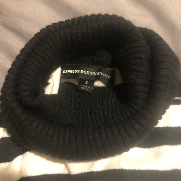 Express sweater size small - Picture 2 of 2